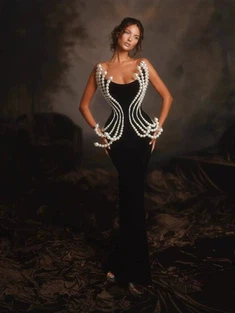 Πανέμορφο μαύρο βελούδινο φόρεμα γοργόνα